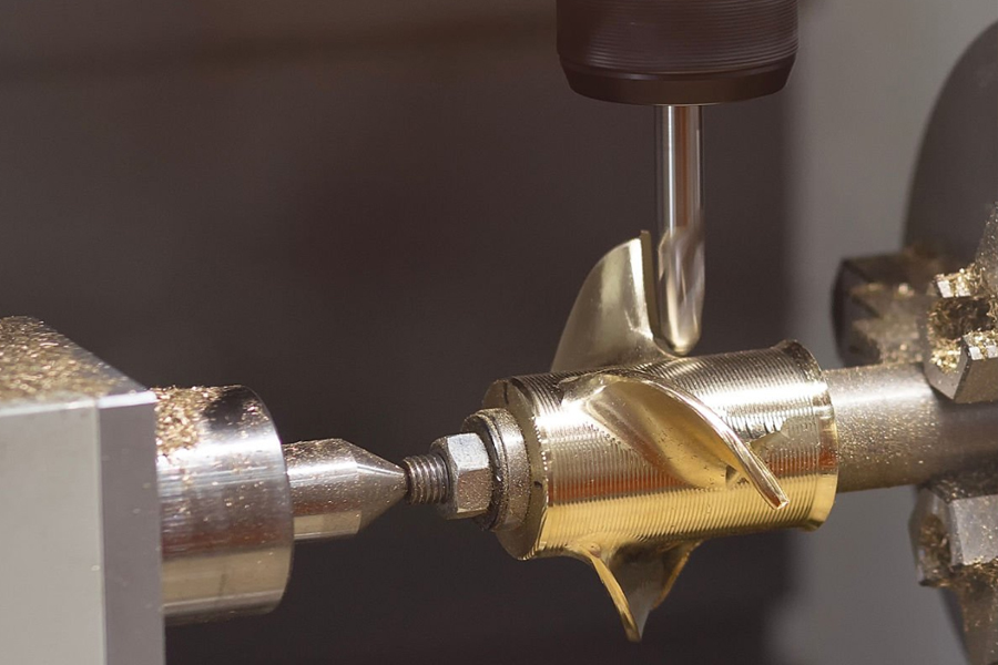 医疗器械精密加工中的材料选择与适配性